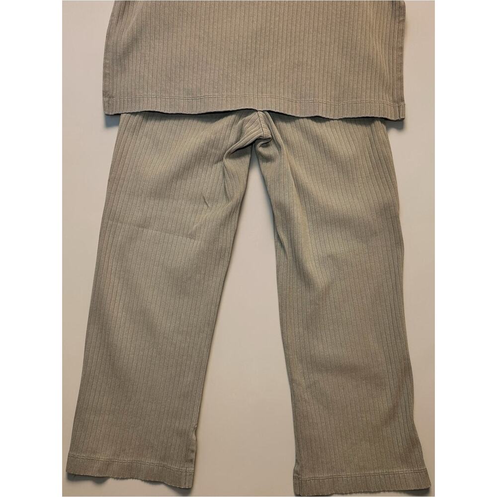 Uniqlo Ribbed Knit Top and Pant Set in Taupe Beige - Picture 4 of 11